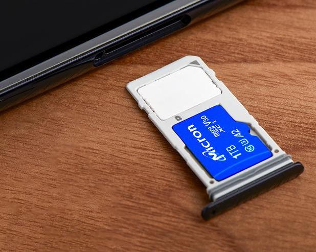 10 самых мощных смартфонов с поддержкой карточек памяти Micro SD
